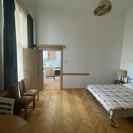 Apartment Guest *
